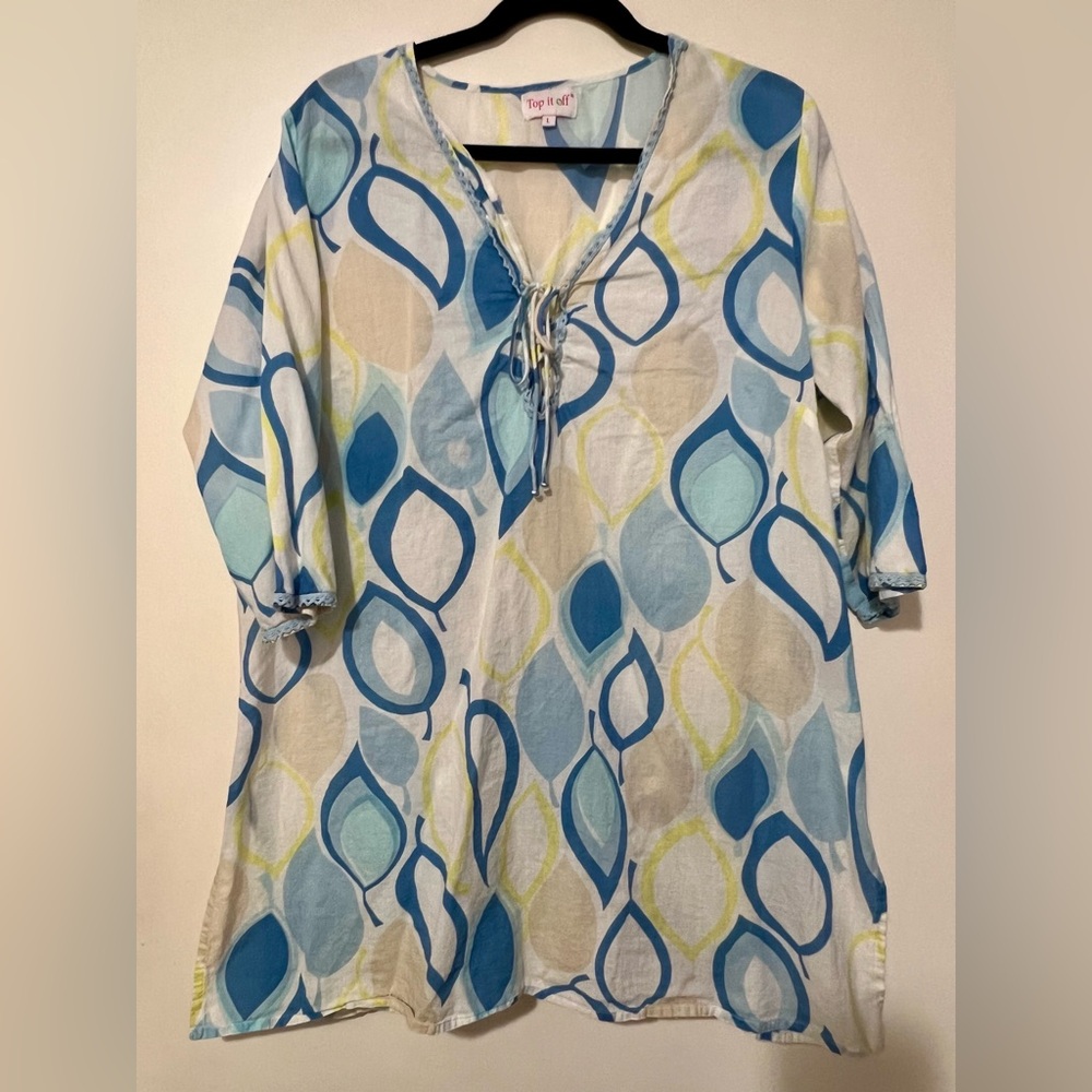 Top It Off Blue and White Leaf Pattern Women's Tunic Top
